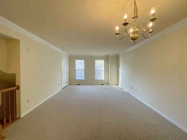 Building Photo - Amazing Vienna Townhome Condo in A Great L...