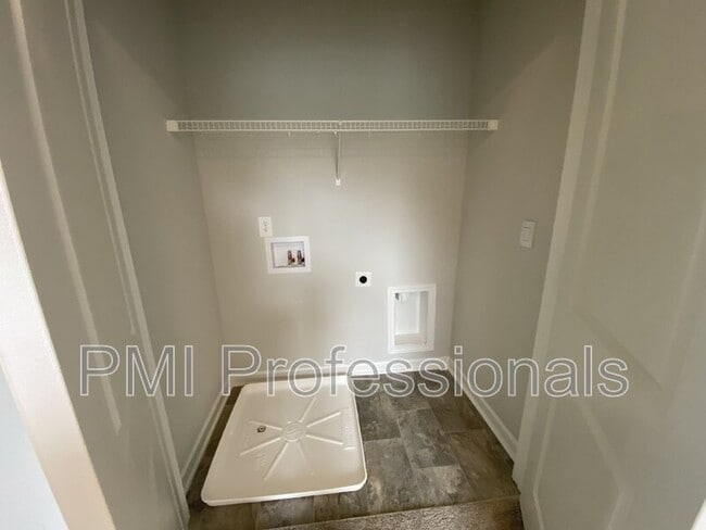 Building Photo - 4140 Feetham Dr