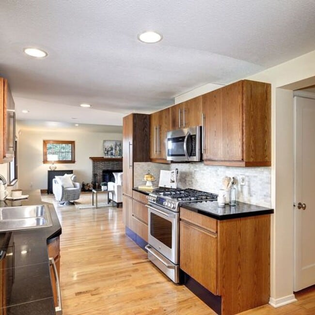 Building Photo - Beautiful 4 Bed, 3.5 Bath Rental home in G...