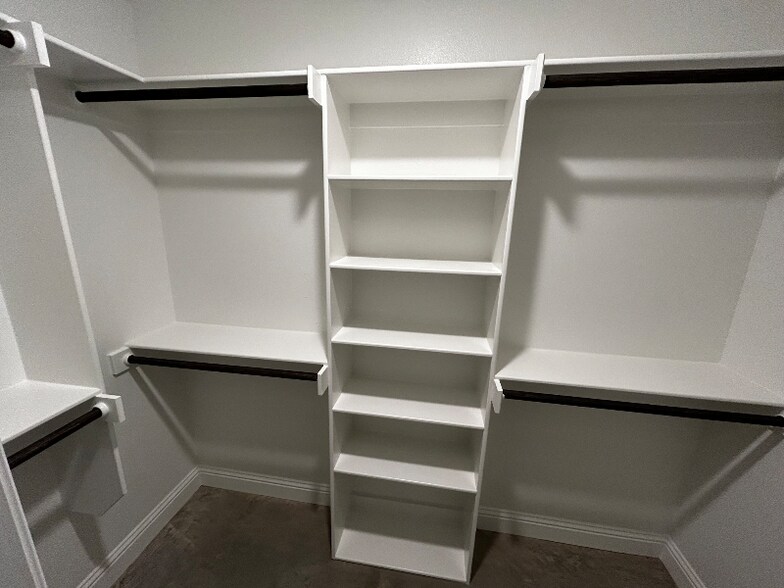 Building Photo - 10024 W Hwy 199