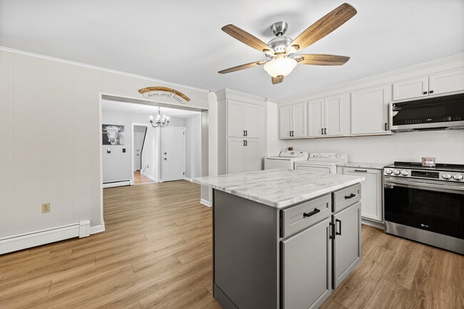 Building Photo - 678 Bartholomew Rd