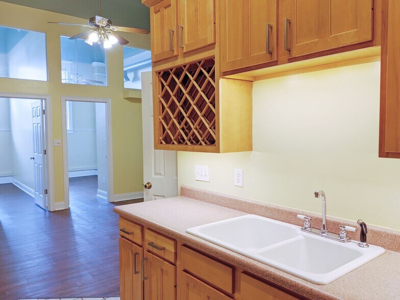 Building Photo - Redmen - Residential