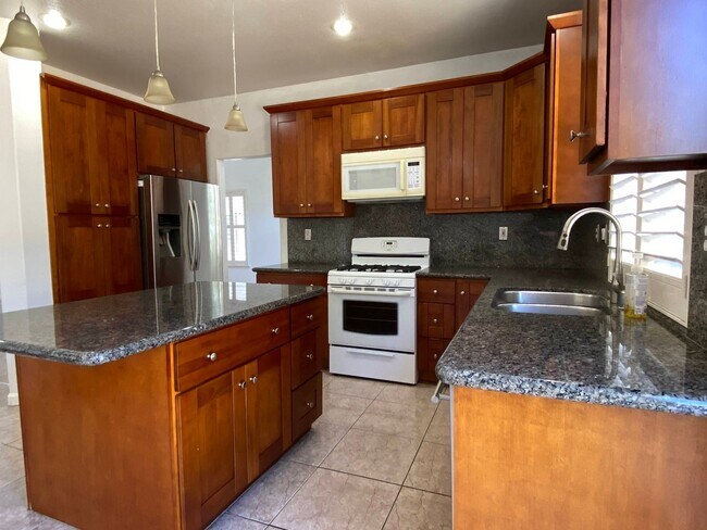 Building Photo - Two Story, Three Bedrooms, Two And A Half Bathrooms In Brookside