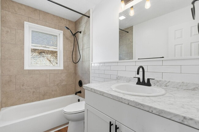 Building Photo - 522 N Park Ave