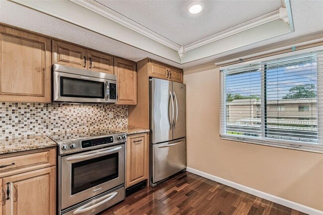 Building Photo - 204 Mary Dr