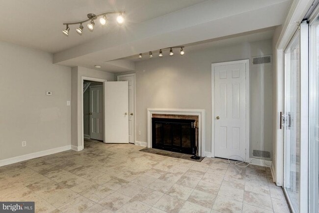 Building Photo - 2531 Queen Annes Ln NW