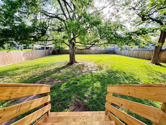 Building Photo - 1901 Marjorie St