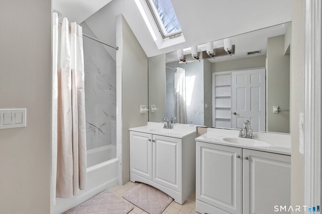 Building Photo - 553 Judd Rd