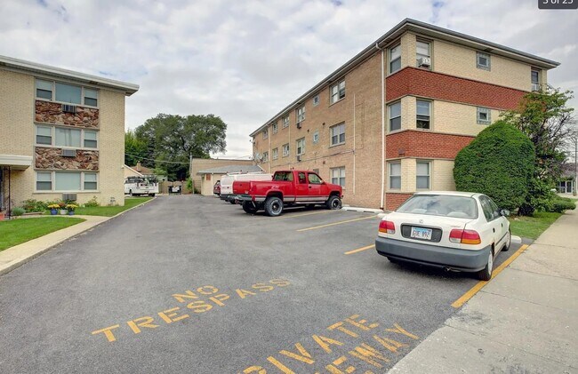 Building Photo - 6441 W Higgins Ave
