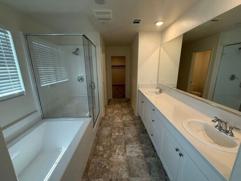 Building Photo - 13329 Racimo Ct