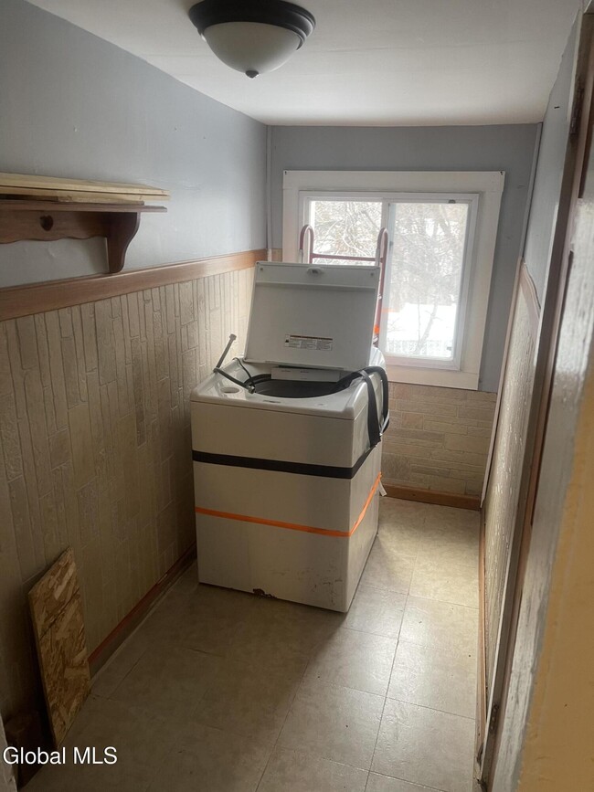 Building Photo - 2 Broadway