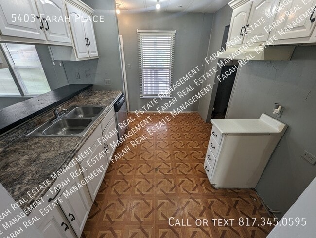 Building Photo - 5403 Farah Pl