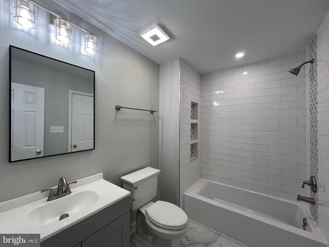 Building Photo - 4131 Bancroft Ln