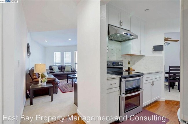 Building Photo - 2 br, 2 bath House - 39400 Albany Common #B