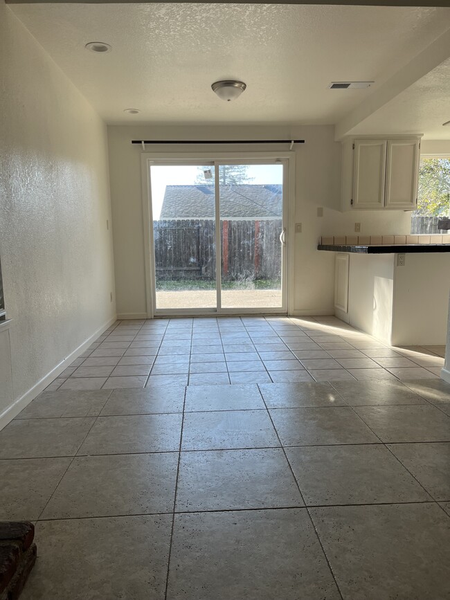 Building Photo - 1706 Brookglen Dr