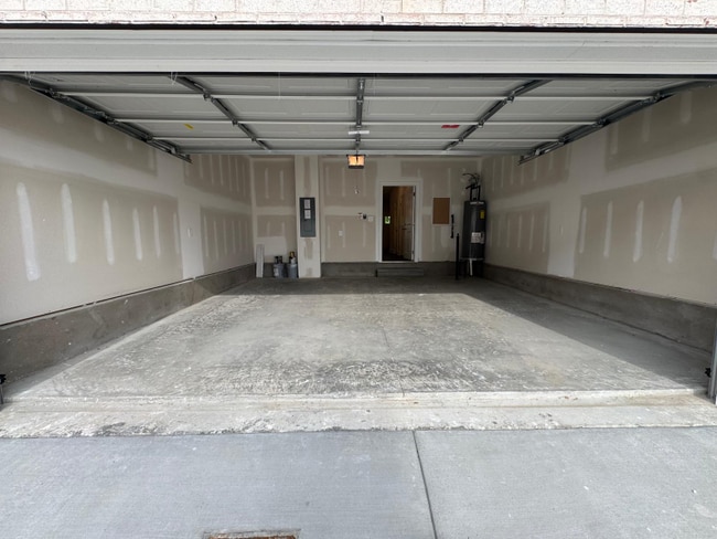 Building Photo - 204 Douglas Bend Rd