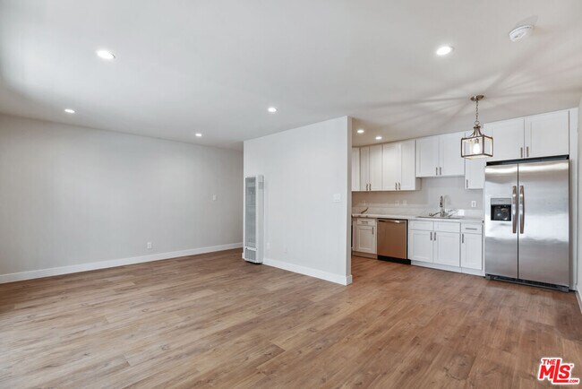 Building Photo - 2232 W 24th St