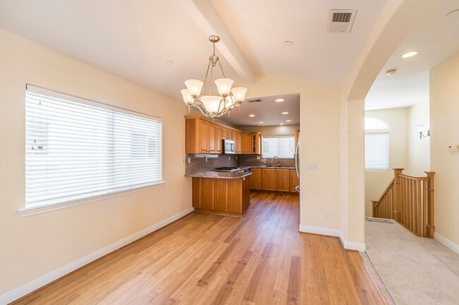 Building Photo - 2213 Carnegie Ln