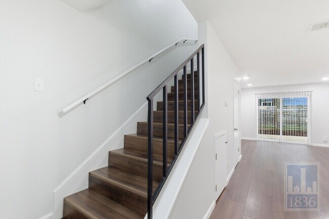 Building Photo - 3820 Southway Dr