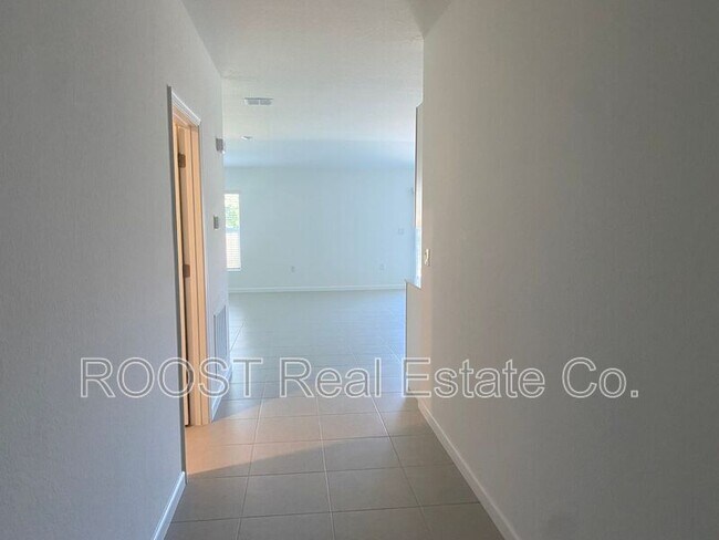 Building Photo - 1541 Newport St SE