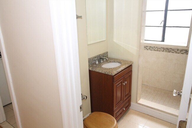 Building Photo - 97 Strathmore Rd