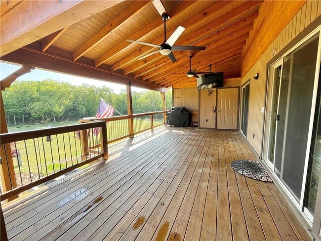 Building Photo - 12 Walter Dr