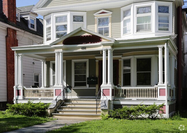 Building Photo - 686 Madison Ave