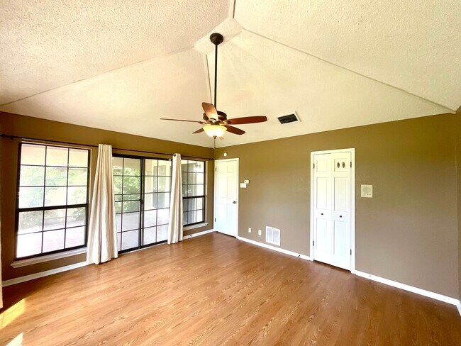 Building Photo - 7326 Putter Ln