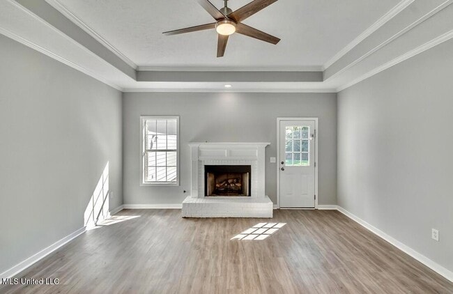 Building Photo - 301 White Oak Dr