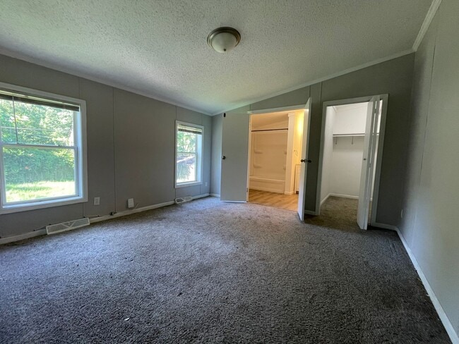 Building Photo - 3 Bedroom 2 Full Bath Home In Valpo