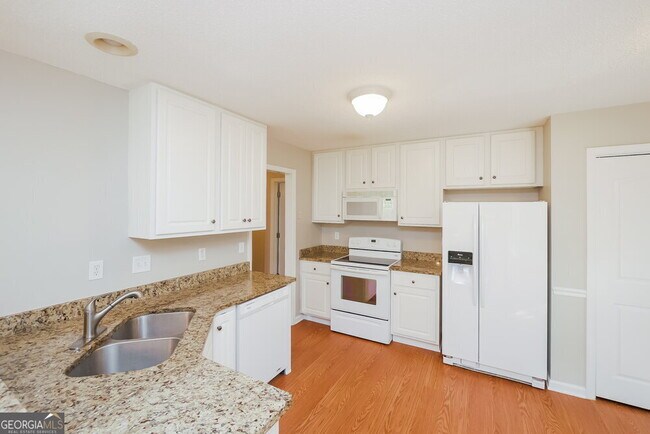 Building Photo - 23 Woodmere