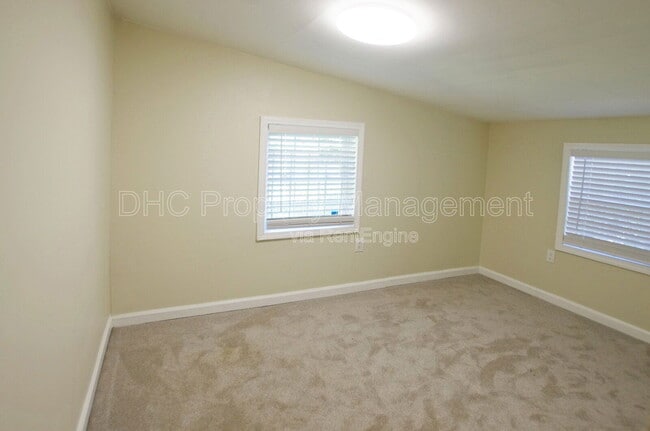 Building Photo - 1135 E Fayetteville Rd