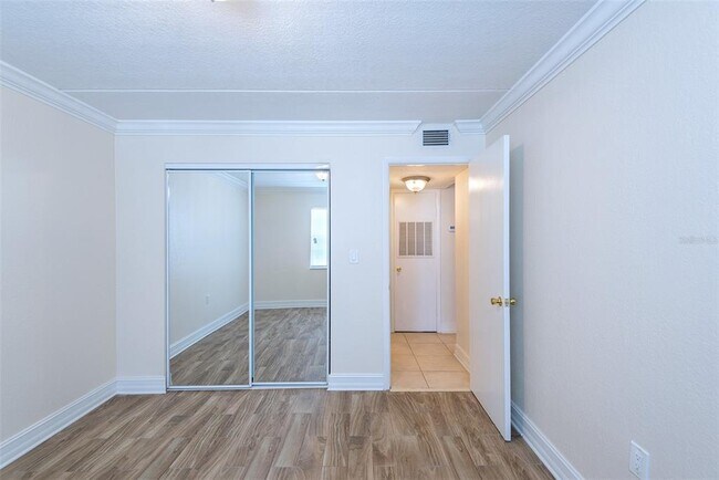 Building Photo - 5221 Bayshore Blvd