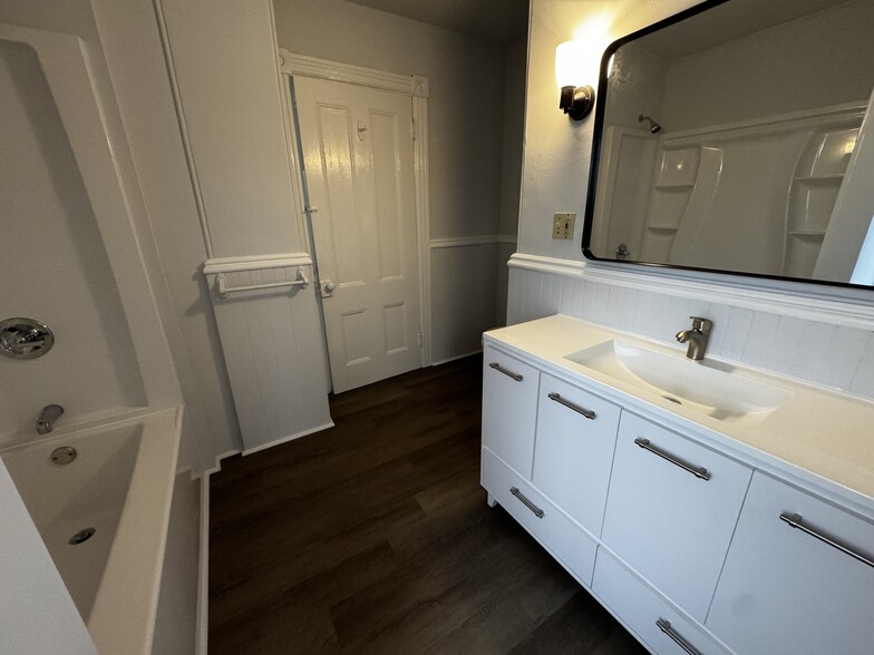 Bathroom - 121 Mercer St