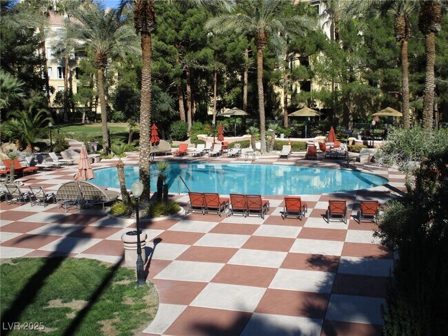 Building Photo - 270 E Flamingo Rd