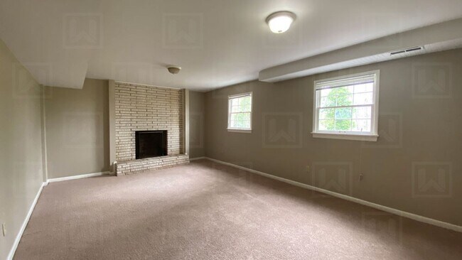 Building Photo - Excellent 4 Bedroom House in Bluff Park Co...