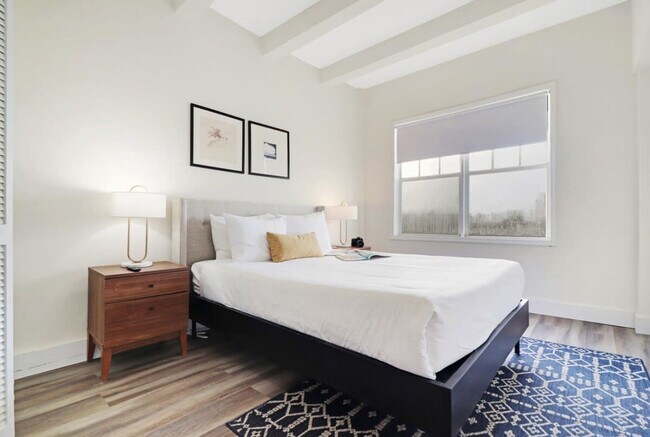 Building Photo - 1300 Collins Ave