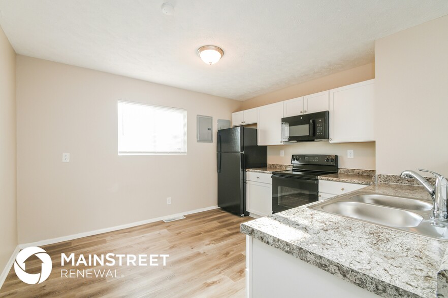 Building Photo - 4924 Leone Dr