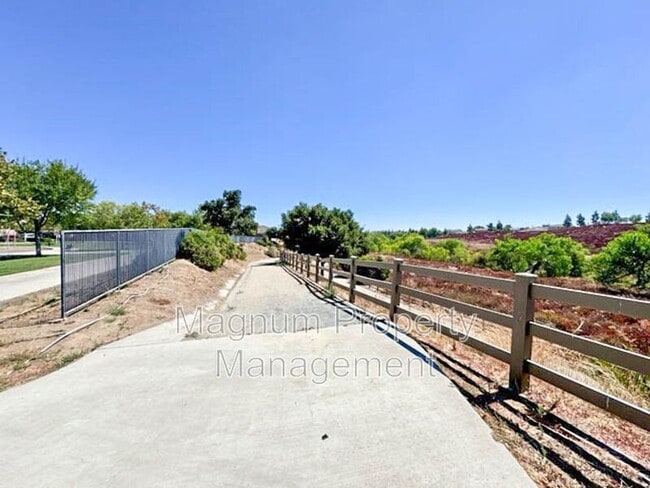 Building Photo - 40372 Calle Real