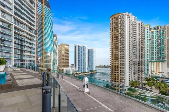 Building Photo - 475 Brickell Ave