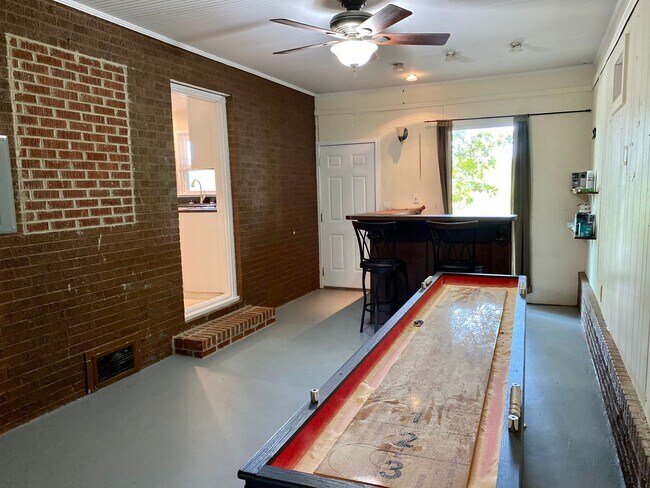 Building Photo - 129 Freedom Dr