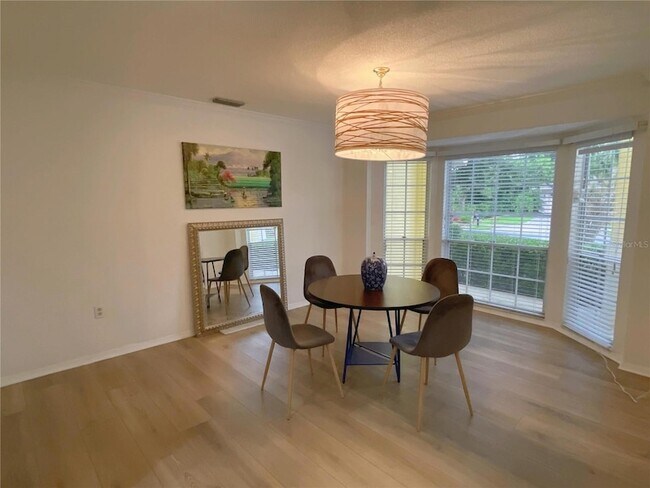 Building Photo - 4489 Oak View Dr