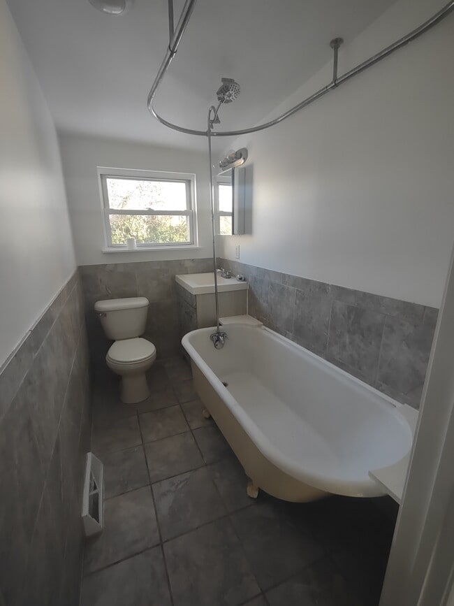 Building Photo - 201 E 13th St