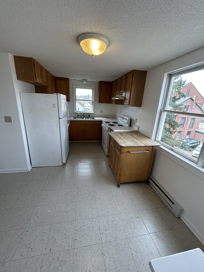 Kitchen - 131 E Main St