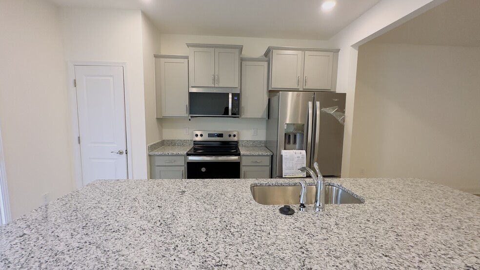 Building Photo - 21 Lavender Ln