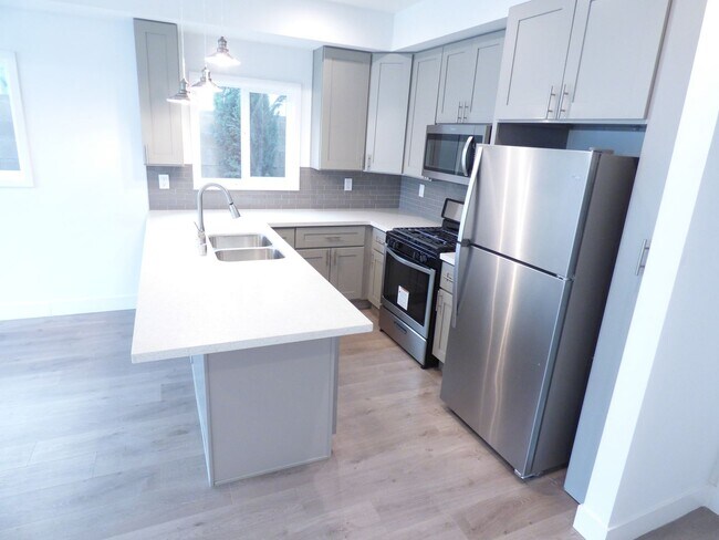 Building Photo - 1258 N Hobart Blvd