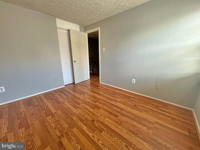 Building Photo - 8104 Willowdale Ct