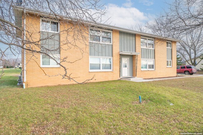 Building Photo - 405 School St