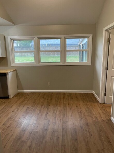 Dining - 9215 ARISTIDES DR