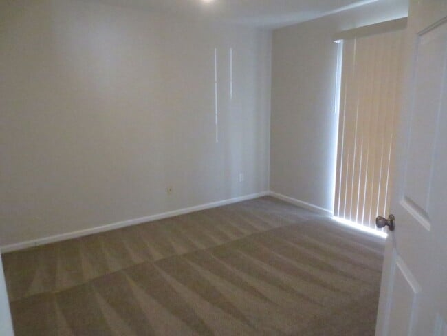 Building Photo - 2 BR, 1 BA Condo Military HWY & Indian Riv...